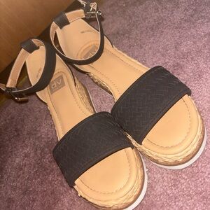 Women’s size 9 Espadrilles DV by Dolce Vita